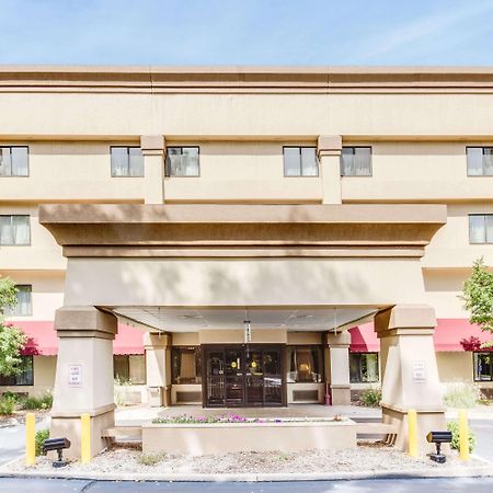 Baymont by Wyndham Kalamazoo Bagian luar foto