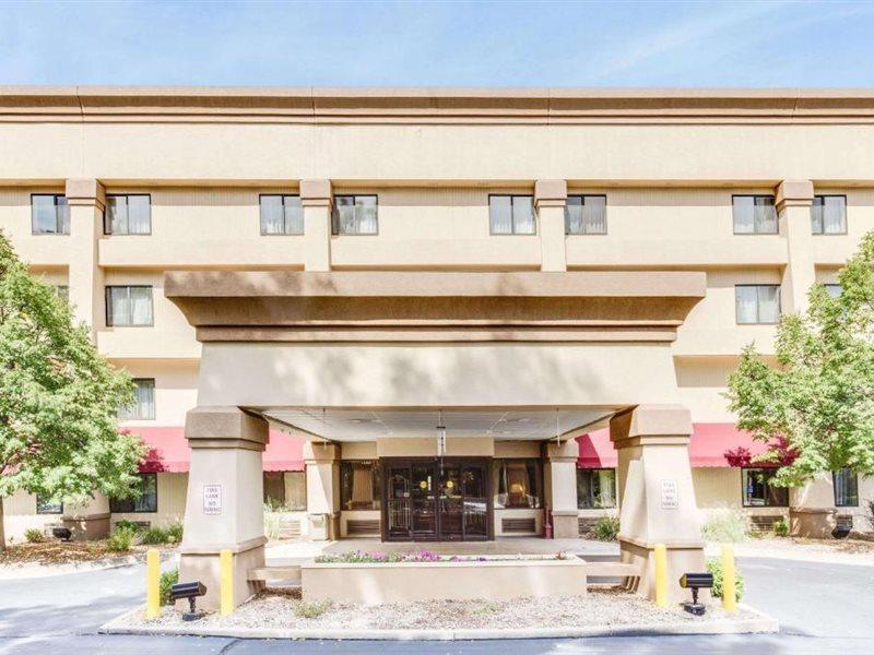Baymont by Wyndham Kalamazoo Bagian luar foto