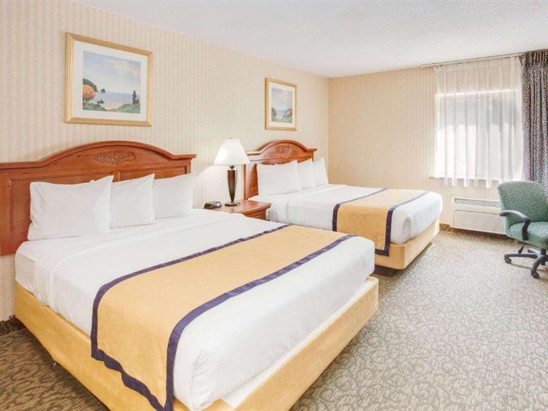 Baymont by Wyndham Kalamazoo Bagian luar foto