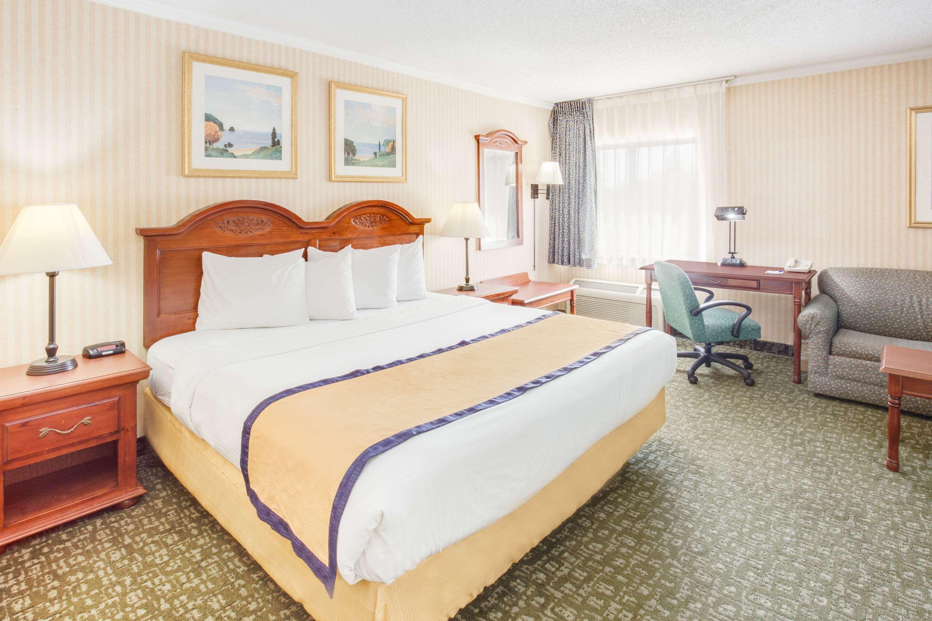 Baymont by Wyndham Kalamazoo Bagian luar foto