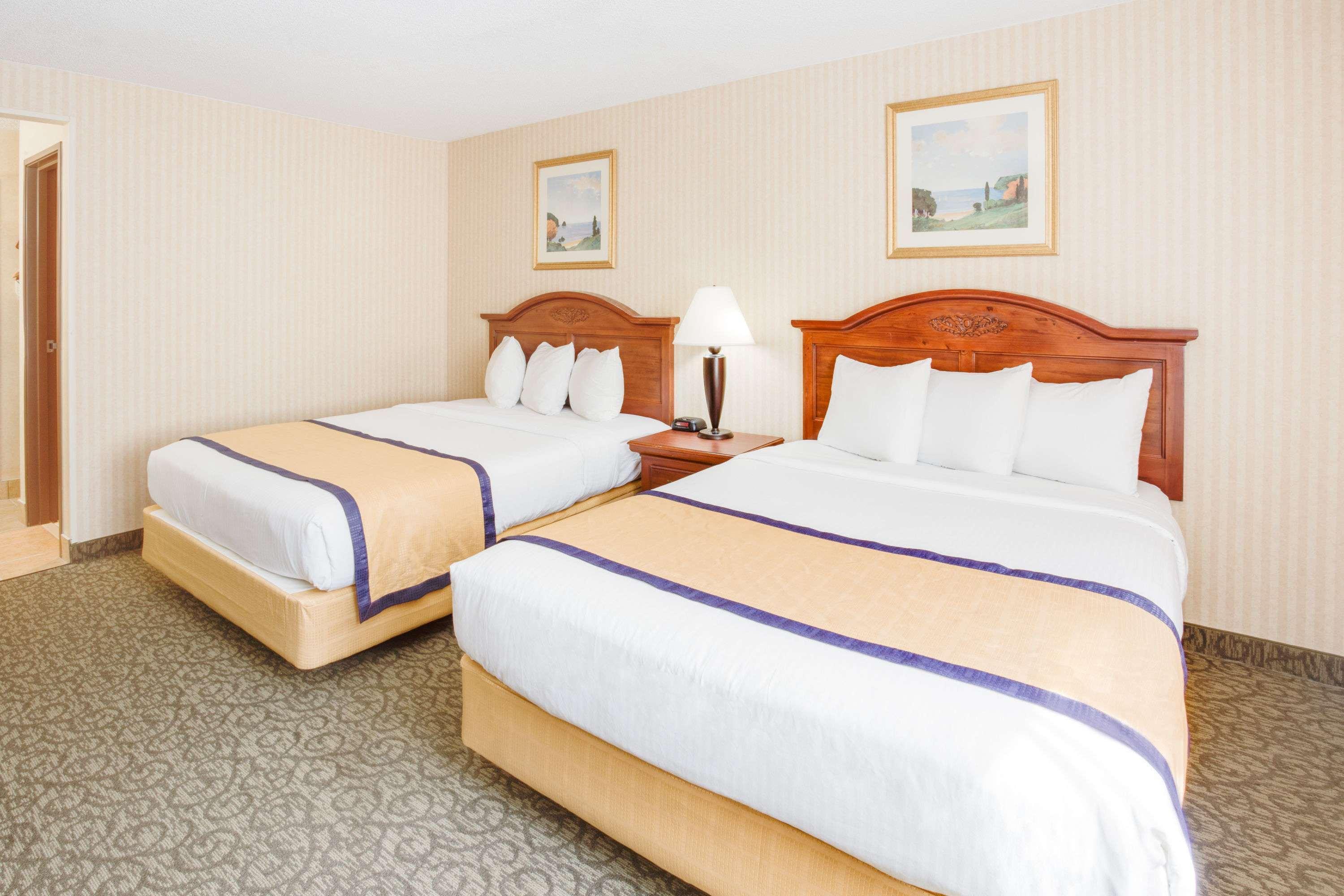 Baymont by Wyndham Kalamazoo Bagian luar foto